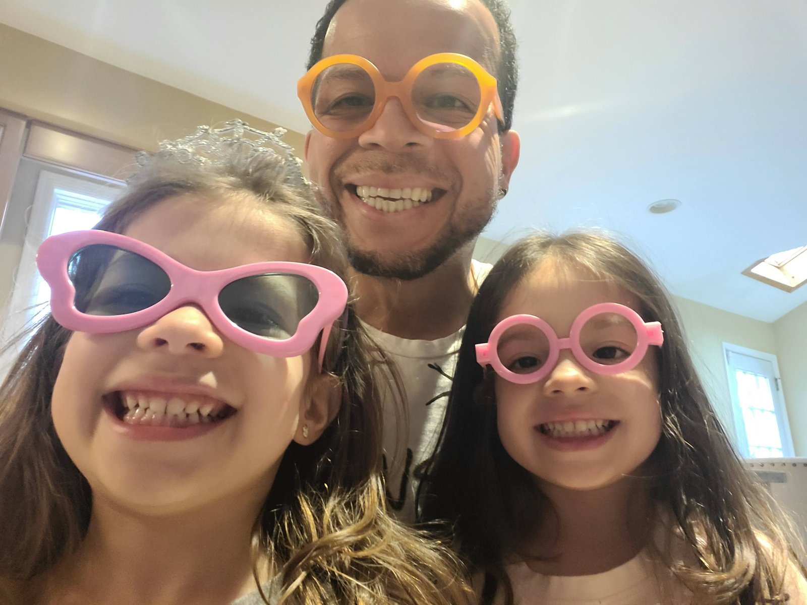 Bobby with Charlie and JoJo in a sunglasses selfie in 2021